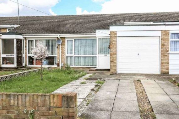 2 bedroom Bungalow t...